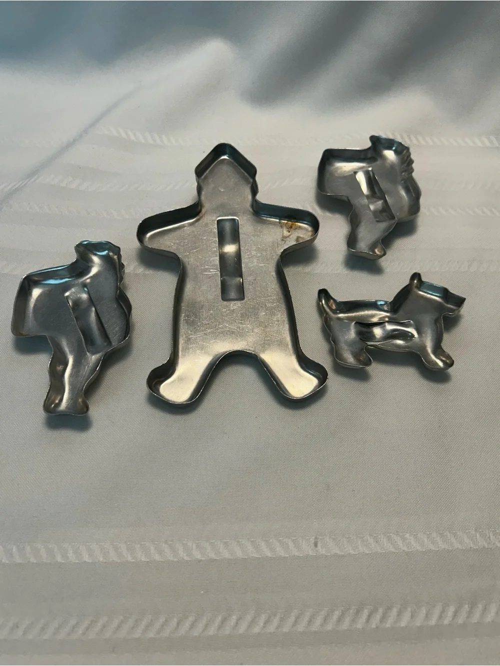 Vintage Set of 4 Cookie Cutters Gingerbread Man Santa Scotty Dog Kitchen Baking